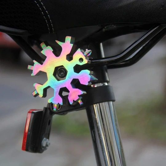 Snowflakes Stainless Steel Saker in Multi tool Snowflakes Stainless Steel Saker in Multi tool