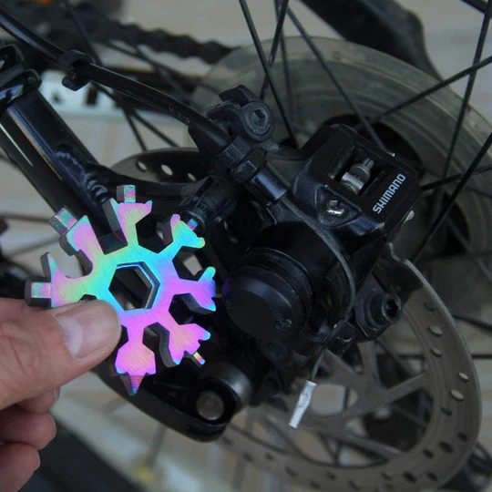 Snowflakes Stainless Steel Saker in Multi tool Snowflakes Stainless Steel Saker in Multi tool